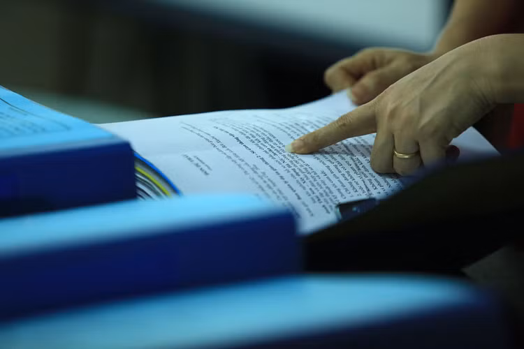 Thực tế có một số bên mời thầu đưa ra yêu cầu nhà thầu phải hoàn thành nghĩa vụ nộp thuế trong năm tài chính gần nhất. Ảnh: Nhã Chi