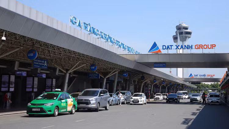 Bộ Giao thông vận tải vừa đề xuất Thủ tướng nghiên cứu xem xét lộ trình mua lại 4,6% cổ phần Tổng công ty Cảng hàng không Việt Nam do các cổ đông ngoài nhà nước nắm giữ. Ảnh: Nhã Chi