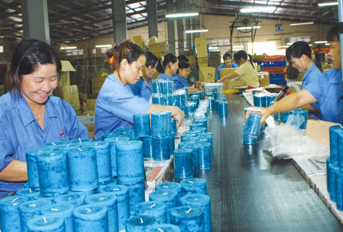 Chỉ có 199.500 doanh nghiệp tham gia bảo hiểm xã hội, chiếm khoảng 42% tổng số doanh nghiệp. Ảnh: Lê Tiên