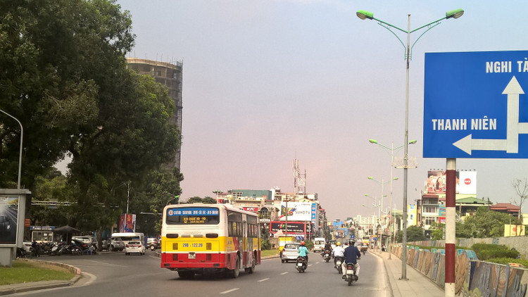 Là một trong các dự án cấp bách được cho phép áp dụng cơ chế giao thầu đặc thù, sau 10 tháng, cầu vượt tại nút giao An Dương - đường Thanh Niên (Hà Nội) vẫn chưa khởi công. Ảnh: Minh Tuấn