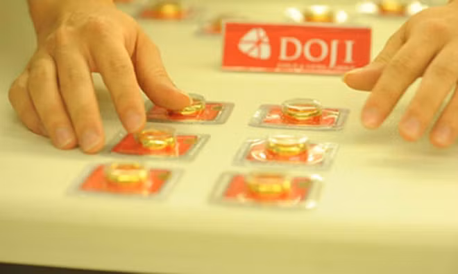 Giá vàng trong nước rẻ hơn thế giới 650.000 đồng mỗi lượng.