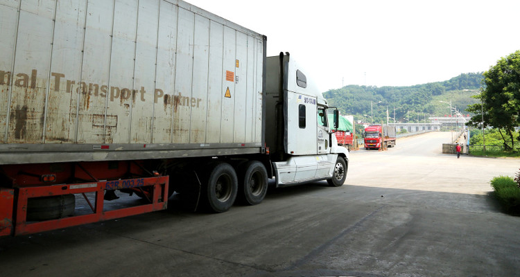 Có tình trạng cùng một vấn đề, sự việc, nhưng các cơ quan hải quan địa phương khác nhau áp dụng khác nhau, gây khó khăn cho doanh nghiệp. Ảnh: Lê Tiên