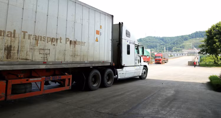 Có tình trạng cùng một vấn đề, sự việc, nhưng các cơ quan hải quan địa phương khác nhau áp dụng khác nhau, gây khó khăn cho doanh nghiệp. Ảnh: Lê Tiên