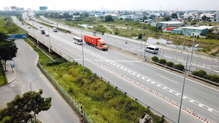 Dự án PPP phải đối mặt với rất nhiều rủi ro, từ giai đoạn xây dựng, hoạt động, vận hành đến rủi ro tài chính do lãi suất… Ảnh: Song Lê