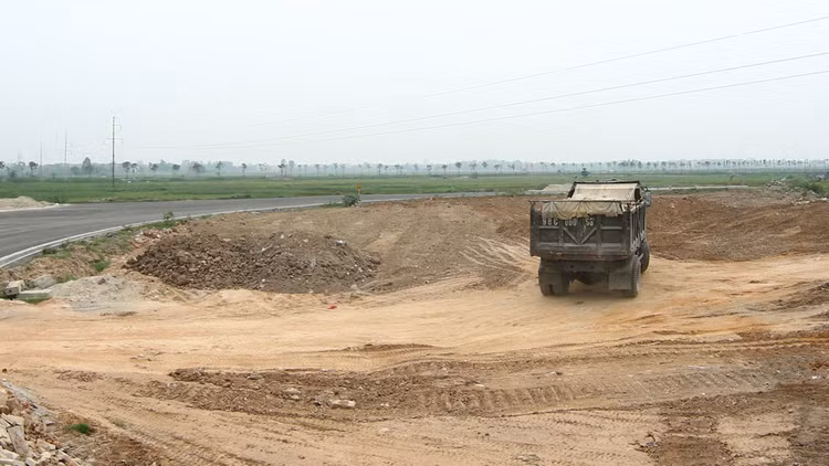 Gói thầu Xây lắp công trình có thời gian thực hiện hợp đồng là 26 tháng. Ảnh: Phú An