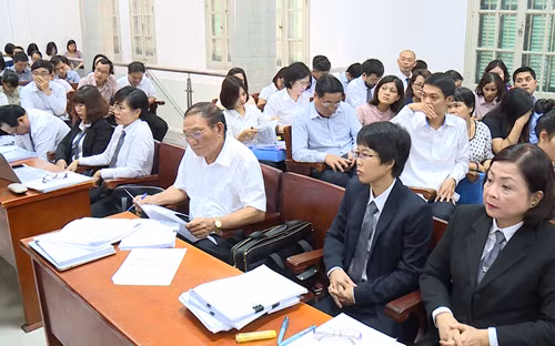 Hơn 50 luật sư đăng ký tham gia tố tụng tại tòa.