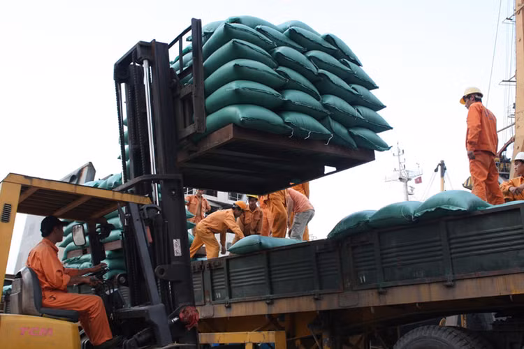 Thách thức mục tiêu tăng trưởng