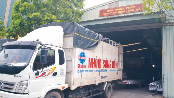 Với doanh thu 1.000 tỷ đồng/năm, Shalumi là doanh nghiệp sản xuất nhôm trong nước có quy mô lớn nhất hiện nay. Ảnh: Ngân Giang