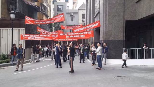 Ngay từ cuối năm ngoái đến đầu năm nay đã có hàng loạt dự án trở thành điểm nóng tranh chấp chung cư.
