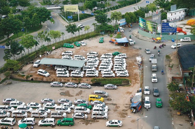Nhu cầu bãi đỗ xe có xu hướng tăng rất cao nhưng quỹ đất ở TP.HCM để đầu tư hầu như không có. Ảnh: Đinh Tuấn