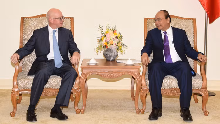 Thủ tướng Nguyễn Xuân Phúc tiếp Trưởng Đại diện thường trú IMF tại Việt Nam, ông Jonathan Dunn. Ảnh: Nhật Bắc