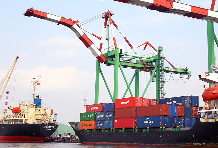 Xuất khẩu hàng hóa sẽ được hưởng lợi khi có thêm các đơn hàng từ phía Mỹ chuyển dịch sang. Ảnh: Lê Tiên