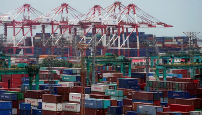 Những container hàng hóa tại một bến cảng ở Thượng Hải, Trung Quốc - Ảnh: Reuters.