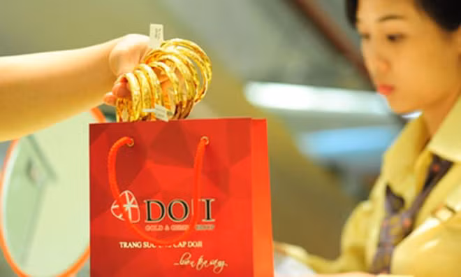 Giá vàng SJC giảm vài trăm nghìn đồng mỗi lượng trong 2 ngày gần đây. 