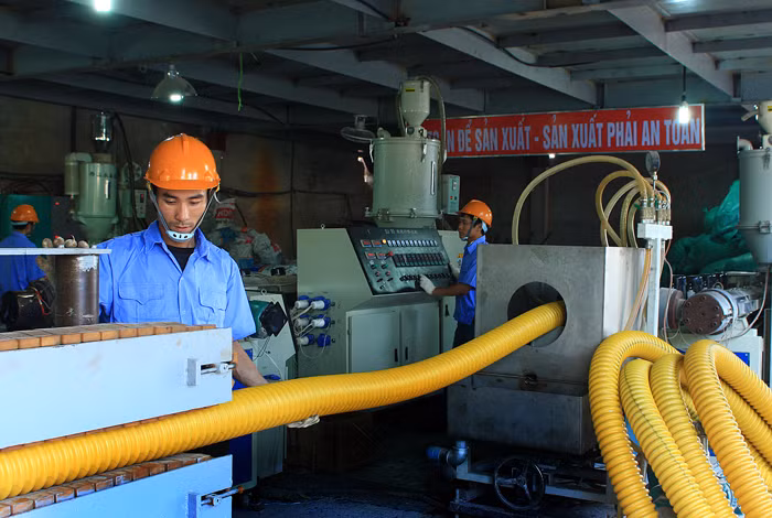 Ngành nhựa nội địa chỉ chủ động được khoảng 20 - 25% nguyên liệu đầu vào. Ảnh: Lê Tiên
