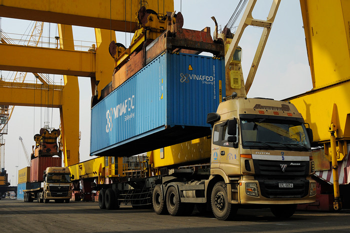 Nhiều khả năng sẽ đảo chiều từ xuất siêu sang nhập siêu. Ảnh: Lê Tiên