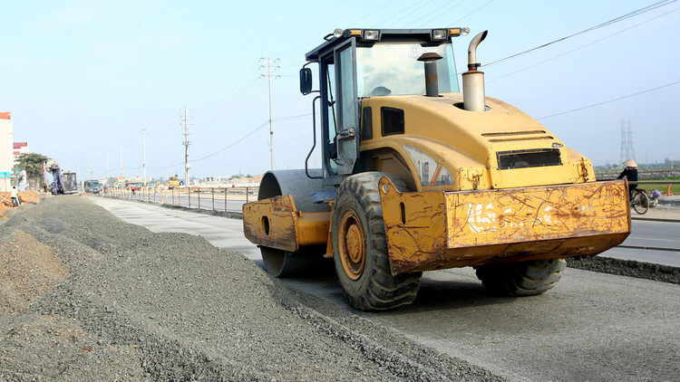 Công ty CP Đầu tư và Xây dựng 703 bỏ lỡ cơ hội tại Gói thầu Khôi phục, sửa chữa đường trục Khu kinh tế Nhơn Hội (Bình Định) có giá gói thầu hơn 140 tỷ đồng. Ảnh: Tiên Giang