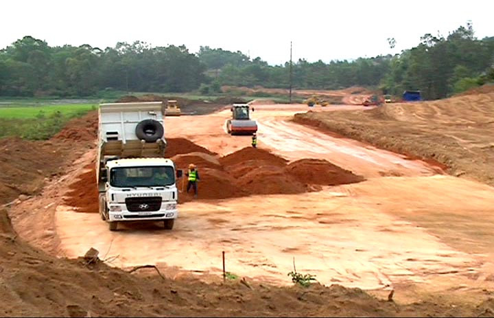 Thi công đường cao tốc Đà Nẵng Quảng Ngãi đoạn quan tỉnh Quảng Ngãi.