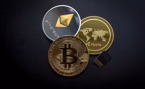 Bitcoin, Ethereum và Ripple là 3 loại tiền kỹ thuật số phổ biến nhất hiện nay. Ảnh:eCoin