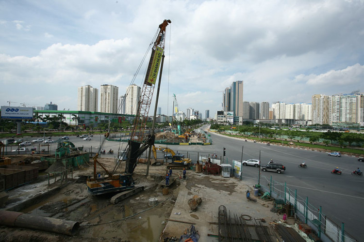 Cần công bố công khai trên mạng các định mức cụ thể cho các dự án đầu tư công	Ảnh: Tất Tiên 