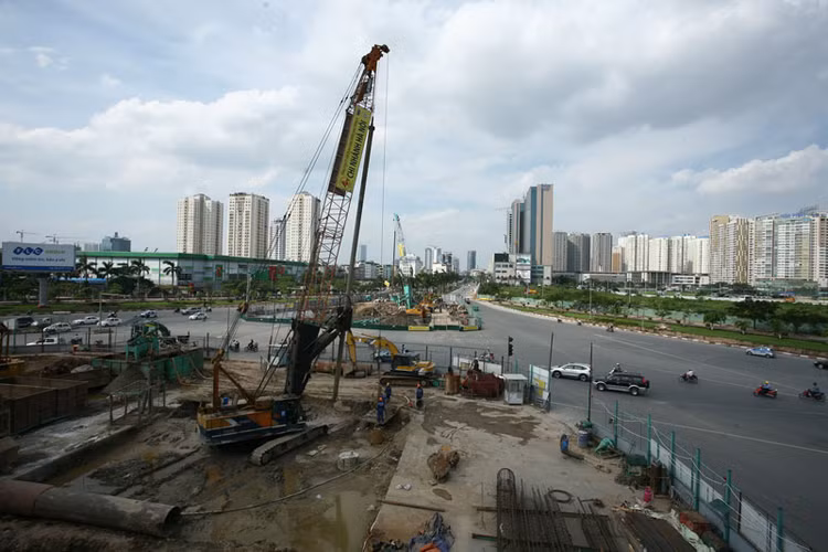 Cần công bố công khai trên mạng các định mức cụ thể cho các dự án đầu tư công	Ảnh: Tất Tiên 