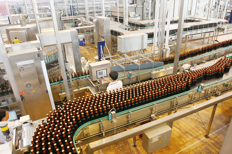 Sản lượng bia toàn quốc trong quý I/2020 giảm 19%, trong khi năm 2019 tăng gần 10%. Ảnh: Tường Lâm