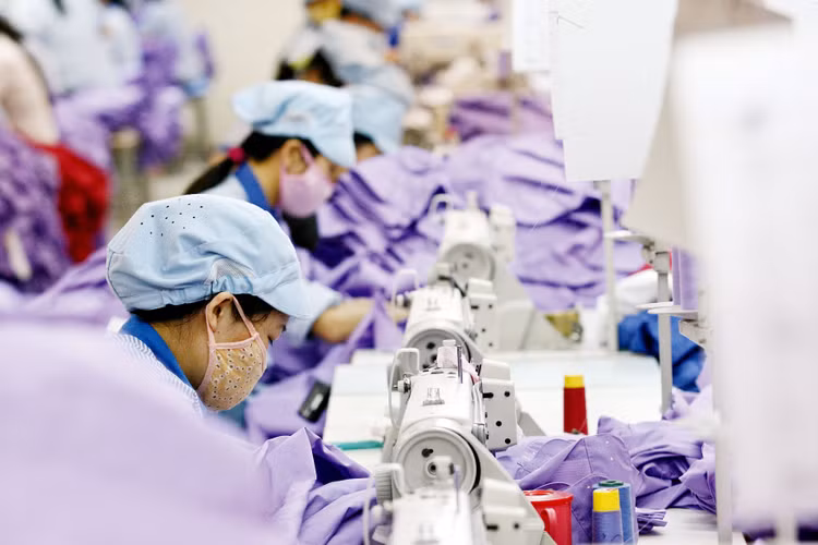 Kim ngạch xuất khẩu hàng dệt may của Việt Nam vào EU được kỳ vọng sẽ tăng nhanh với mức khoảng 67% đến năm 2025 so với kịch bản không có Hiệp định EVFTA. Ảnh: Tường Lâm