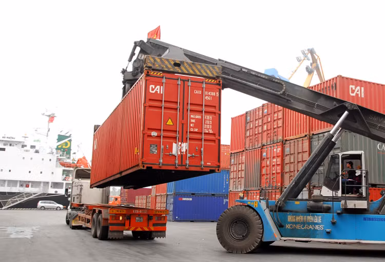 Tạo thuận lợi cho hoạt động kinh doanh và xuất nhập khẩu hàng hóa là một trong những nhiệm vụ quan trọng, cấp bách trong thời gian tới. Ảnh: Nhã Chi