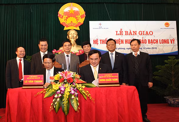 EVN sẽ quản lý hệ thống điện huyện đảo Bạch Long Vĩ từ 1/1/2016. Ảnh Internet