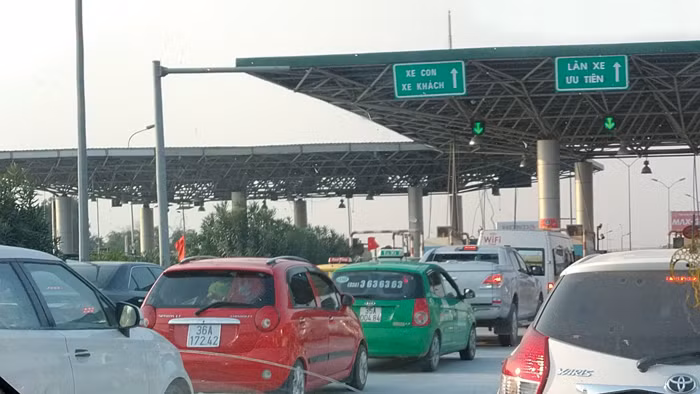 Tại Trạm thu phí BOT Pháp Vân - Cầu Giẽ, sau khi Tổng cục Đường bộ kiểm tra, phát hiện số thu bình quân là 1,97 tỷ đồng/ngày, trong khi nhà đầu tư chỉ báo cáo 582 triệu đồng/ngày, bằng 29% số thu thực tế. Ảnh: Phạm Thanh