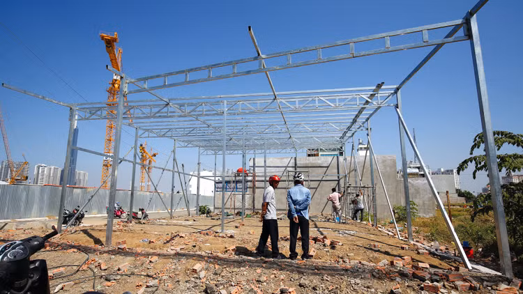 UBND TP.HCM cam kết sẽ phân cấp, quy trách nhiệm cụ thể cho người đứng đầu các sở, quận, huyện nếu để xảy ra tình trạng vi phạm trật tự xây dựng. Ảnh: Hoài Đức