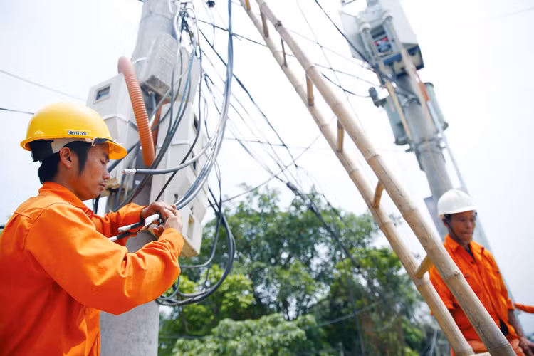 Quyết định tăng giá điện 8,36% từ ngày 20/3/2019 khiến dư luận dậy sóng. Ảnh: Gia Khoa