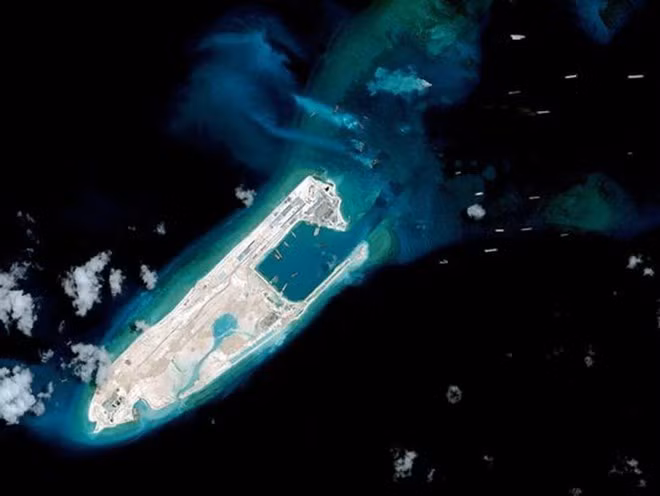 Ảnh chụp vệ tinh Đá Chữ Thập thuộc quần đảo Trường Sa của Việt Nam mà phía Trung Quốc chiếm đóng, xây dựng trái phép. (Nguồn: AFP)