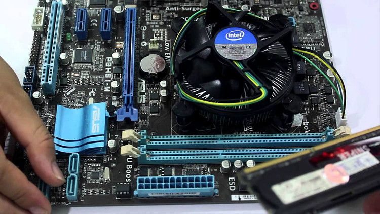 Nhà thầu kiến nghị bất ngờ trước thông tin Intel công bố các thế hệ CPU đều như nhau và cho rằng nếu như vậy là “họ lừa người tiêu dùng”. Ảnh: Lâm Nguyễn