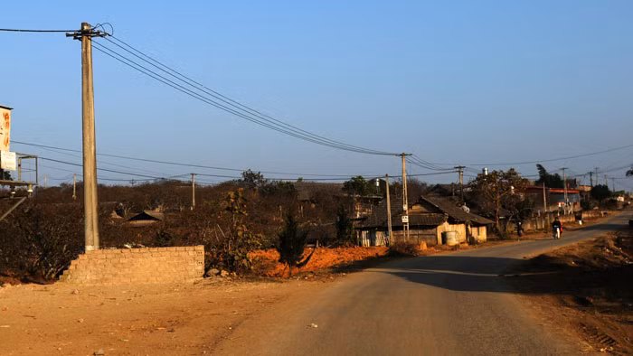 Thời gian thực hiện hợp đồng Gói thầu số 01: Thi công xây dựng hạng mục công trình đường giao thông là không quá 450 ngày. Ảnh: LTT