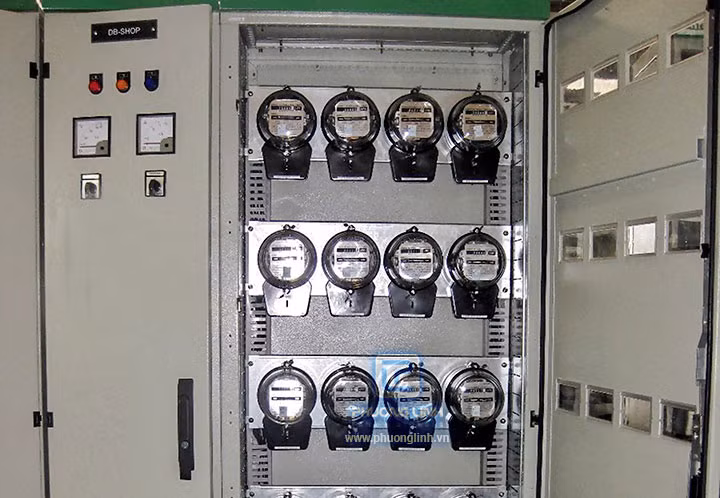 Cơ quan điều tra đã thu giữ hàng trăm công tơ điện làm giả nhãn hiệu Gelex Emic của Tổng công ty CP Thiết bị điện. Ảnh: Lê Quang