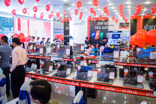 Vay nợ nhiều, MWG lấy đâu ra tiền mua FPT Shop?