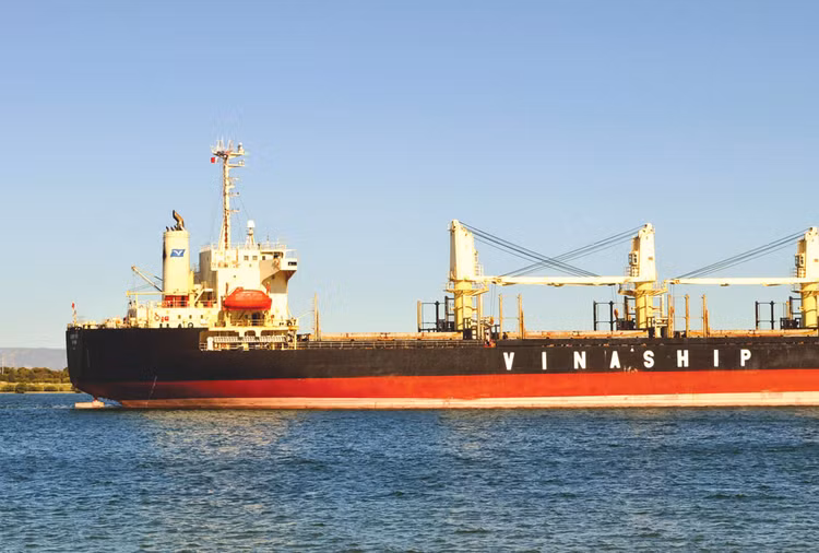 Theo Báo cáo tài chính bán niên năm 2017, Vinaship còn rất nhiều khoản nợ giá trị lớn. Ảnh: Quang Tuấn