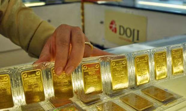Giá vàng trong nước hiện không còn cao hơn thế giới do đà tăng không tương xứng với quốc tế.
