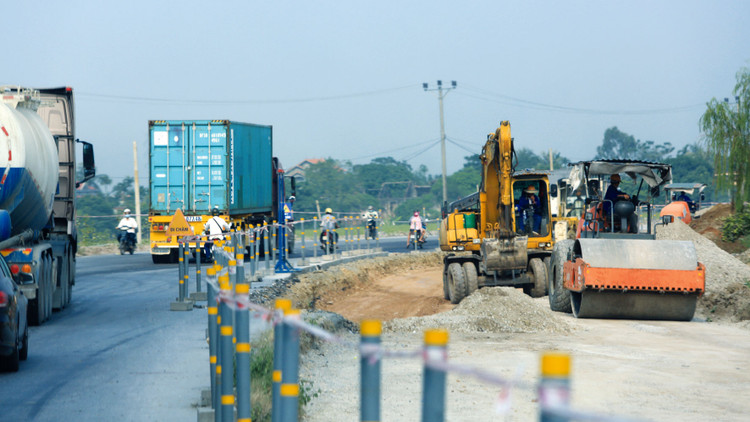 Việc sửa đổi Luật Giao thông đường bộ 2008 cần quy định rõ trách nhiệm của các bên trong bảo trì công trình đường bộ đầu tư theo hợp đồng BOT. Ảnh: Nhã Chi