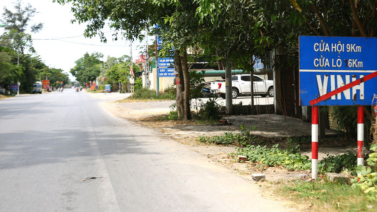 3 năm qua, Công ty TNHH Hòa Hiệp đã trúng nhiều gói thầu xây lắp trị giá từ hàng chục đến hàng trăm tỷ đồng tại Nghệ An, Hà Tĩnh. Ảnh: Lê Thắng