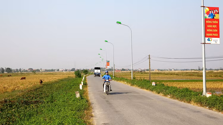 Tính đến hết 30/11/2017, tổng số nợ xây dựng cơ bản thực hiện Chương trình mục tiêu quốc gia xây dựng nông thôn mới còn khoảng 5.142 tỷ đồng. Ảnh: Lê Tiên