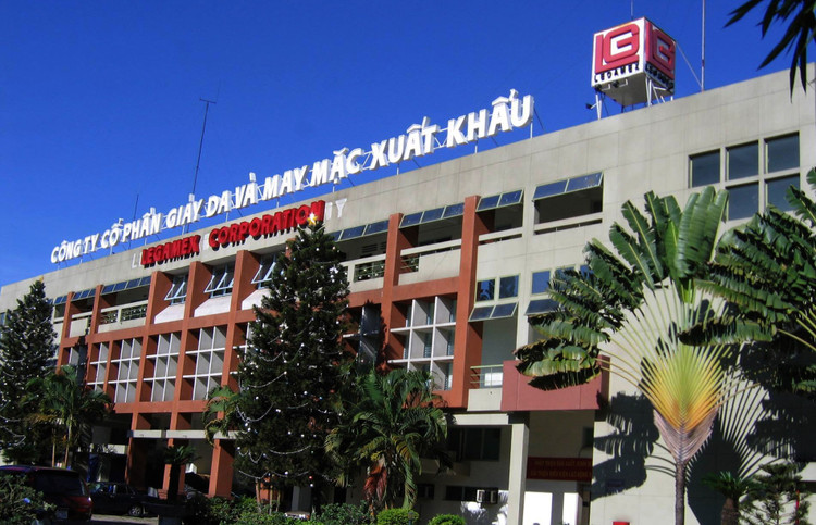 Trở thành công ty đại chúng từ năm 2006, đến nay Công ty CP Giày da và May mặc xuất khẩu mới lên sàn. Ảnh: Tâm Anh