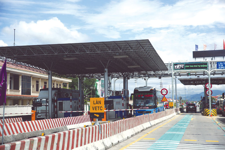 Nhà đầu tư được chỉ định với năng lực tài chính yếu, báo cáo tài chính không minh bạch,… gây ra rủi ro nhiều hơn khi cho vay, dẫn đến lãi suất cao. Ảnh: Lê Tiên