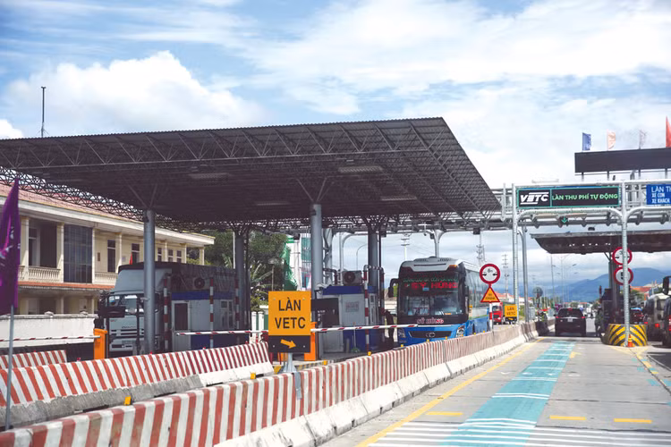 Nhà đầu tư được chỉ định với năng lực tài chính yếu, báo cáo tài chính không minh bạch,… gây ra rủi ro nhiều hơn khi cho vay, dẫn đến lãi suất cao. Ảnh: Lê Tiên