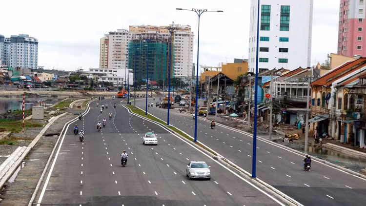 Công ty CP Công trình giao thông công chánh thi công nhiều gói thầu hạ tầng giao thông ở TP. HCM. Ảnh: Tường Lâm