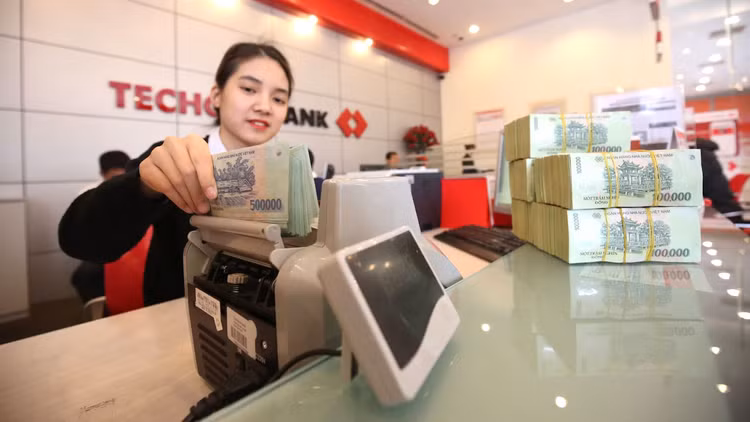 Các ngân hàng đã chủ động và tích cực tìm cách tăng vốn, song không phải dễ thực hiện. Ảnh: Tâm Anh