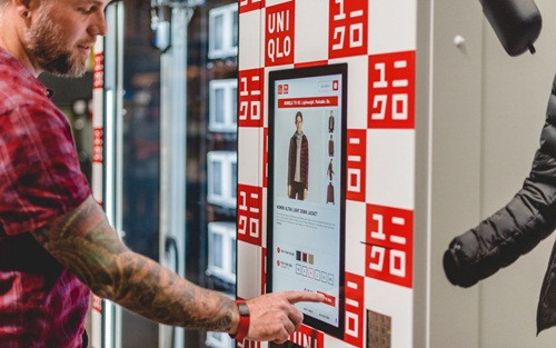 10 máy bán hàng của Uniqlo sẽ được lắp tại Mỹ. Ảnh:WSJ