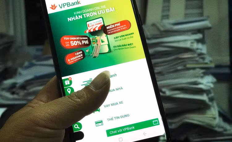 Các sản phẩm dịch vụ giao dịch điện tử vẫn tập trung ở những tính năng, ứng dụng đơn giản như chuyển tiền, thanh toán dịch vụ hàng ngày. Ảnh: Tiên Giang