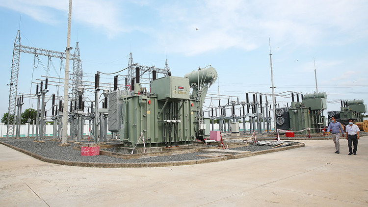 Gói thầu số 01 Thi công đường dây 35kV và TBA 630 kVA-35(22), 0,4kV cấp điện cho Dự án Nhà máy Xử lý rác thải tại xã Tràng Lương (Đông Triều, Quảng Ninh) trị giá gần 3 tỷ đồng. Ảnh: Lê Tiên